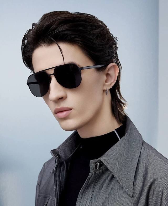 Lv 男款炫彩飞行员偏光太阳镜 材质：高清尼龙加厚卡槽高清偏光镜片 无边框镜架颜型号：L5229