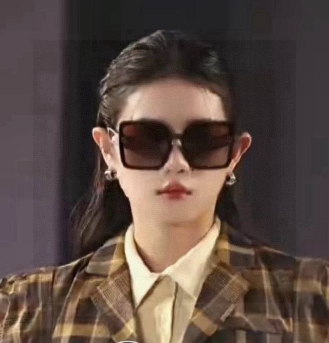 Dior-迪奥 2025开春新款 潮流爆款 时尚方框偏光太阳镜 高品质 佩戴舒适 网红潮款墨镜 型号：D1292