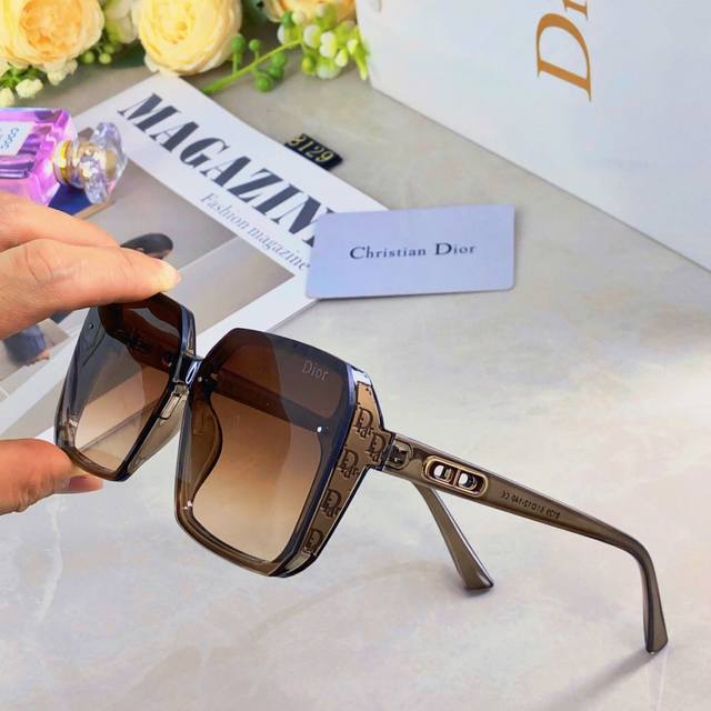 Dio*时尚百搭素颜防强光高级感防紫外线高清墨镜