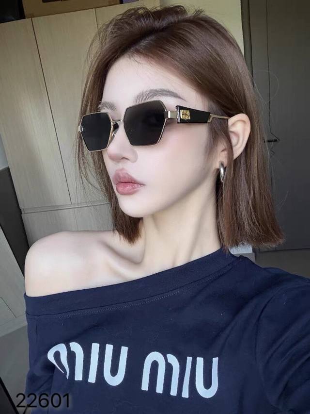 Miumi*高级感墨镜女美式复古小框金属街拍个性防晒防紫外线太阳眼镜