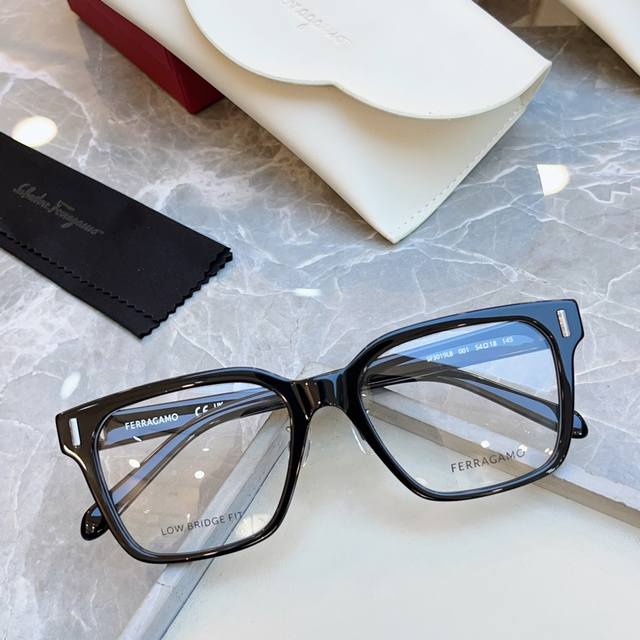 Salvatore Ferragam* 菲拉*格慕 新款眼镜架，Model：Sf3019Lb，Size：54口18-145