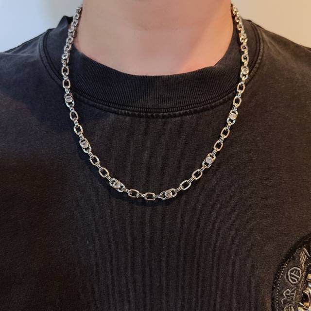 新款 专柜品质 Chrome Hearts克罗心经典复古字母白钻项链，凹凸造型不同的花纹设计风格 呈现出与众不同 十字架 童军花是克罗心的志 所以更经久不衰 正