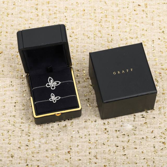 大号p 小号p240 我们出品 格拉芙幻影蝴蝶手链 ，可订做真金真钻，只做对版Zp真金货，pk市面各种金货量大咨询客Fu princess满钻蝴蝶手链Gr Ff