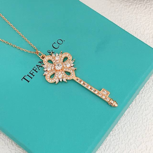 Tiffany*帝芙尼最新款玫瑰金镶钻锁匙项链 一致Zp黄铜材质，非常的上镜设计很特别值得入手高级手工坊系列