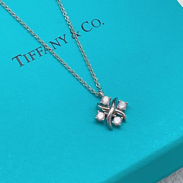 Tiffany*帝芙尼最新款银色镶钻方块项链 一致Zp黄铜材质，非常的上镜设计很特别值得入手高级手工坊系列