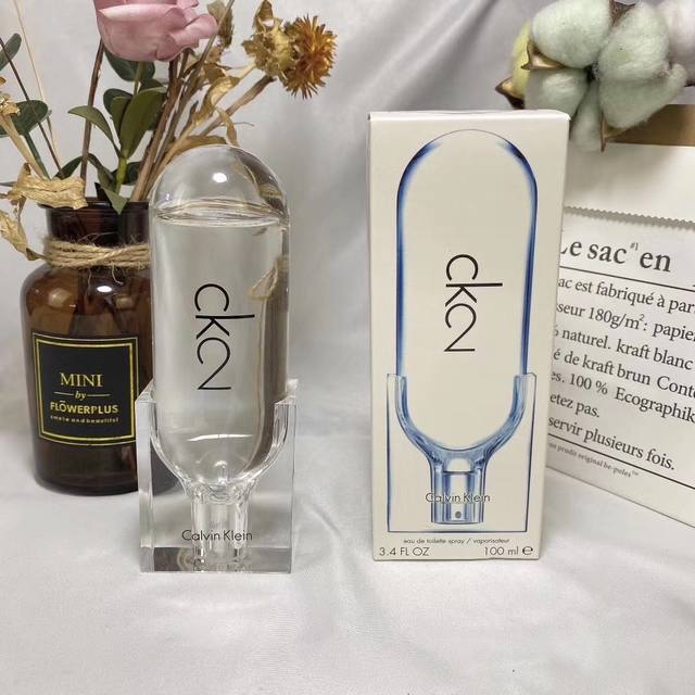 专柜品质 Ck凯文克莱Ck2新锐中性香水100Ml ，男士女士情侣皆可香调：木质馥奇香调前味：芥末、橘子、紫罗兰叶、梨中味：鹅卵石、鸢尾根、玫瑰、牡丹、希蒂莺后