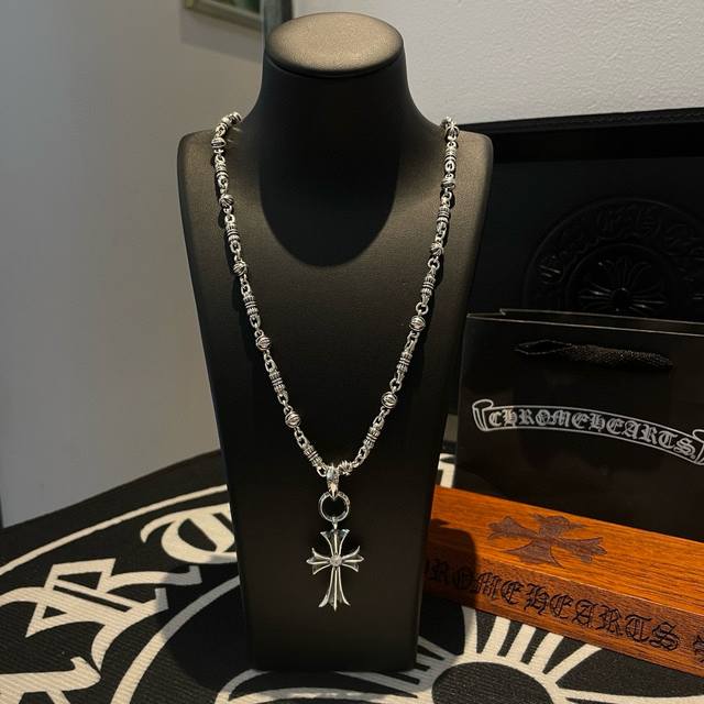 抖音 快手 Ins 小红书 直播热门 ，新款 专柜品质 Chrome Hearts克罗心十字花球项链 ，十字架吊坠，凹凸造型不同的花纹设计风格 呈现出与众不同