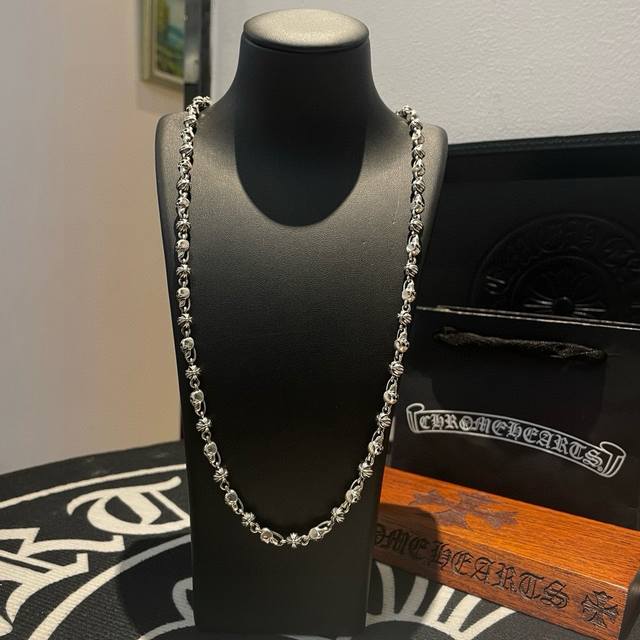 新款 专柜品质 Chrome Hearts克罗心 经典复古十字花球项链 快手 Ins 小红书热门 凹凸造型不同的花纹设计风格 呈现出与众不同 十字架 童军花是克