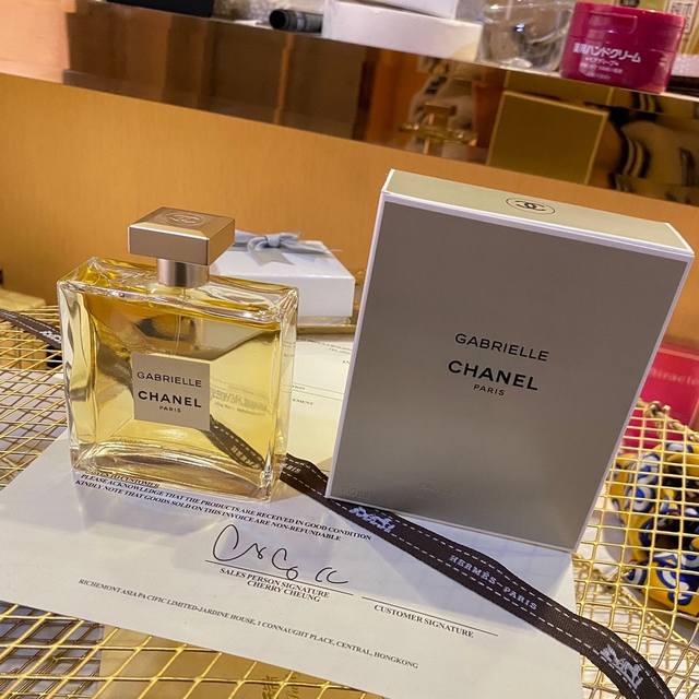 专柜品质 Chanel香奈儿嘉伯丽尔香水100Ml 专柜品质小香嘉柏丽尔女士香水Gabrielle100Ml 香调：花香调为主，是由依兰依兰、茉莉花、橙花和晚香