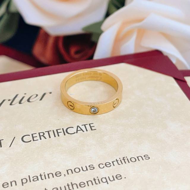 大小尺寸:6号、7号、8号 Cartie*卡地亚最新款金色单钻戒指 一致Zp黄铜材质，非常的上镜设计很特别值得入手高级手工坊系列