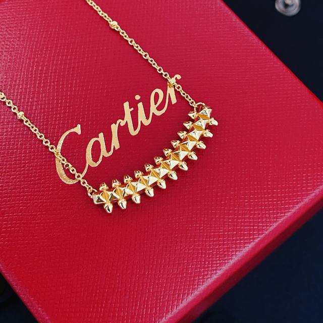 Cartie*最新款卡地亚金色钉子项链 一致Zp黄铜材质，非常的上镜设计很特别值得入手高级手工坊系列