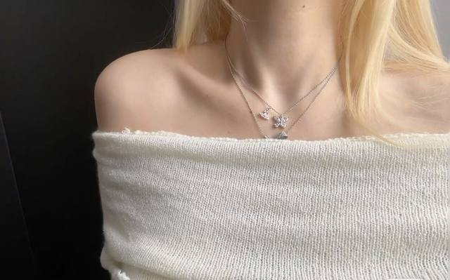 高品质 细节如图 西太后Vivi 超仙蝴蝶项链 绝美太梦幻了今年必备的蝴蝶，九紫离火！大运当然超仙超爱少女心爆棚必入！金色搭配绿白钻，银色搭配白钻，玫瑰金配粉钻