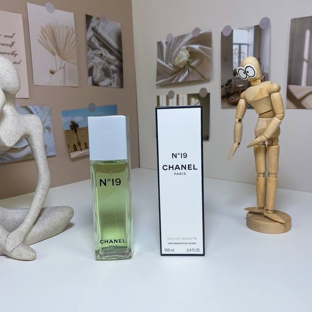 高端品质 香奈儿19号淡香水100Ml Chanel N19 Edt,1970 品牌：香奈儿 调香师：Henri Robert 属性：女香 香调：绿叶花香调 前