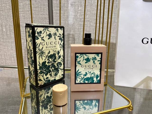 专柜品质 绿繁花100Ml始于颜值，忠于味道 查了香评 Gucci Bloom Gocce D F Or全新女士淡香氛，如果你想要清淡雅致一些，那么这款是你的首