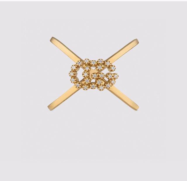 古驰Gg Running戒指，这个系列的双G Logo 是延续Gucci 1970年代的设计，妥妥的经典款，奢华大气又不失优雅。 码数：78码