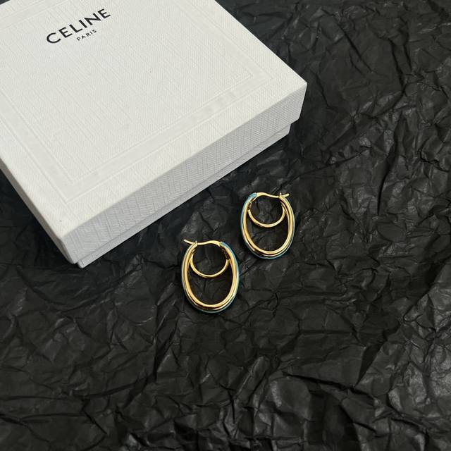 Celine 赛琳 耳环 一直是简约时尚界的标杆大胆的设计 百看不厌搭配起来更Fashion