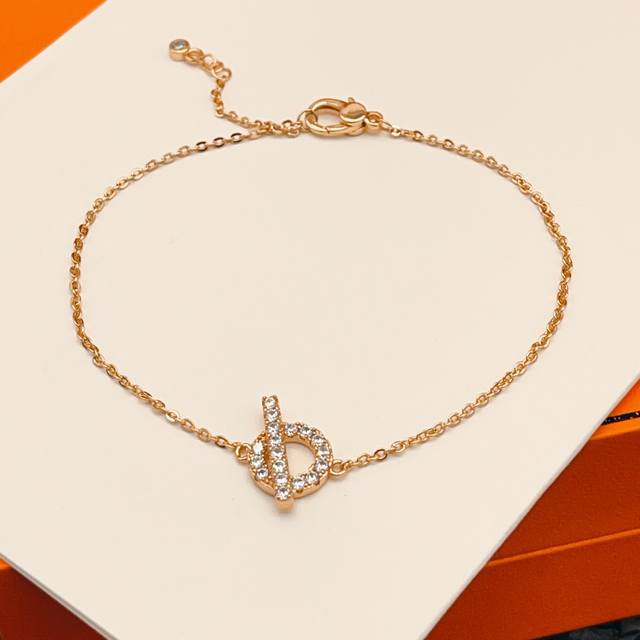 玫瑰金 He Mes最新款爱马仕圆形猪鼻子镶钻玫瑰金色手链 一致Zp黄铜材质，非常的上镜设计很特别值得入手高级手工坊系列