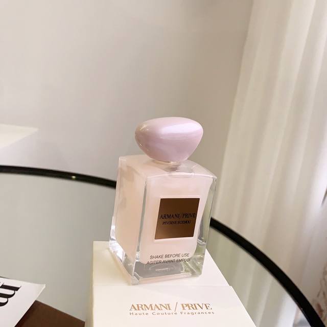 原单品质 Armani prive苏州牡丹粉流沙香水： 这朵属于苏州的牡丹，诠释着江南女子的温婉宜人，饶有韵味，又不失清新，少了几分牡丹的锋芒，多了些许浆果的甜