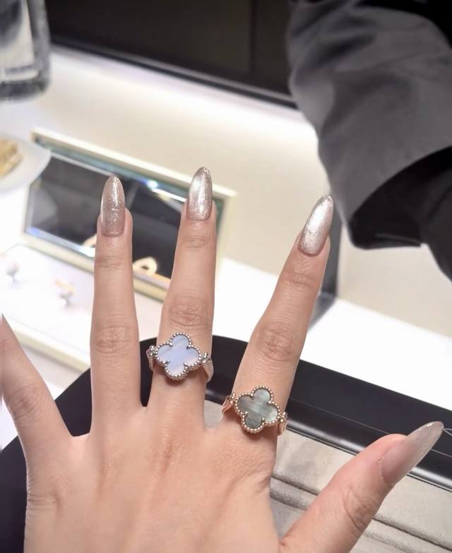 V金材质梵克雅宝Vca雕花双面可旋转戒指