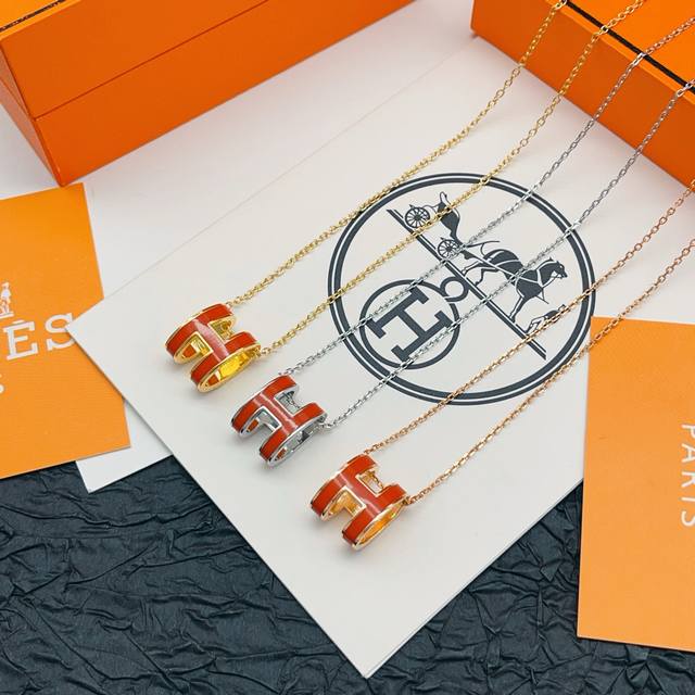 Hx006 爱马仕红色珐琅金色大号项链 Hx034 红色珐琅银色大号项链 Hx035 红色珐琅玫瑰金大号项链 一致Zp黄铜材质，非常的上镜设计很特别值得入手高级