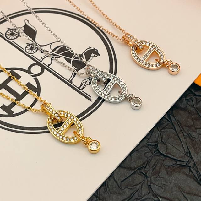 Hx040银色 Hx041金色 Hx042玫瑰金 He Mes爱马仕猪鼻子集中图项链 只能用无敌形容，这款绝对的性价比之选感受下这么无敌的工艺！简约，特别适合日