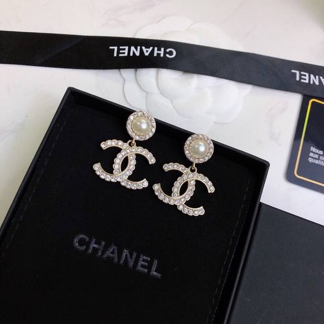 Chanel香奈儿 耳钉 小香耳钉热销款 市面最高版本！专柜1:1款式开模 专柜原版！小香经典Logo香奈儿耳钉女神必备 超级显脸瘦