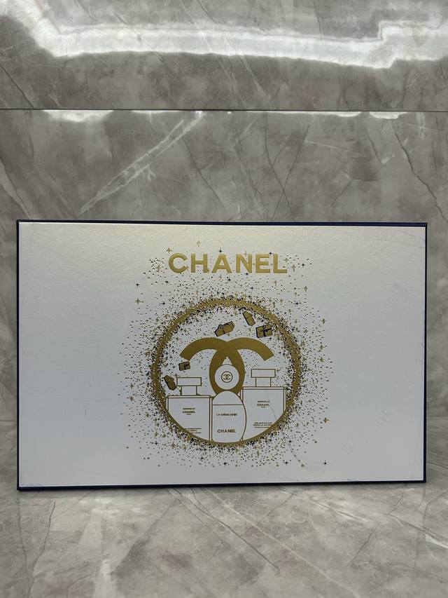 高端品质 香奈儿嘉柏丽尔全身香氛四件套润唇膏版！内含：香沐浴露200Ml，身体乳200Ml，护手霜50Ml，山茶花唇膜10G。