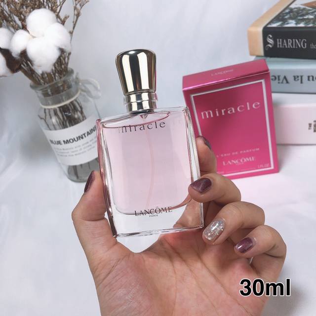 高端品质 兰蔻奇迹真爱奇迹30Ml， 香调：花香调前调：荔枝小苍兰中调：木兰生姜橘子胡椒茉莉后调：琥珀麝香茉莉属性：女香调香师：Harry Fremont,Al