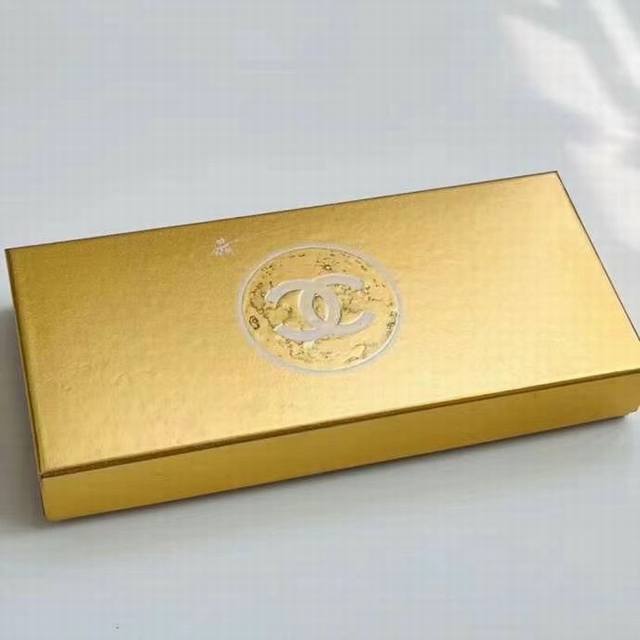 高端品质 香奈儿全磨砂香水中样25Ml四件套！25Ml*4带喷头。味道：N5，粉邂逅，嘉伯丽尔，Coco。