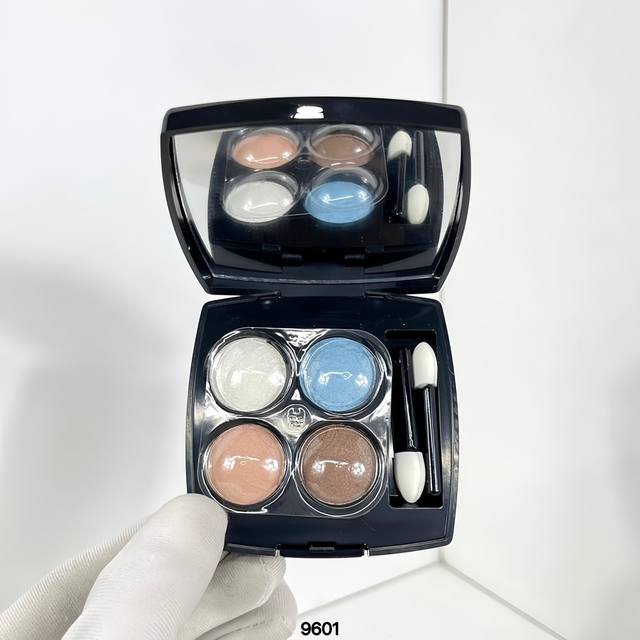 高品质 香奈儿春季4色眼影盘。 9601编码！可配中文标2色：78#-88#。小香四色眼影盘 春季款78#Rivage，88#Coral Treasure。