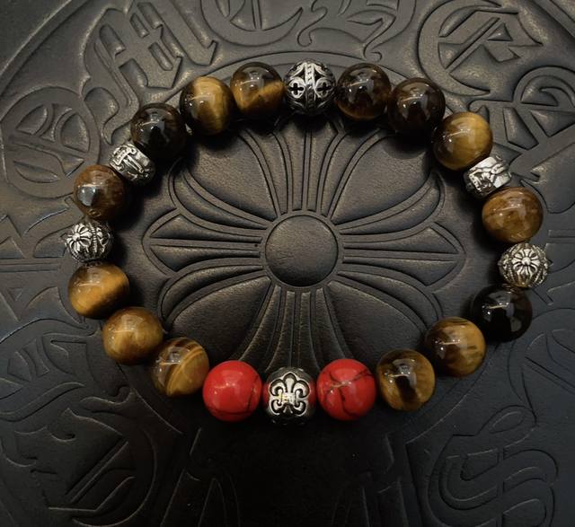 新款 专柜品质 Chrome Hearts克罗心 经典复古多元素虎眼石手链手串，凹凸造型不同的花纹设计风格 呈现出与众不同 十字架 童军花是克罗心的志 所以更经