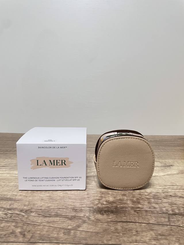 高端品质 可配中文标，对版进口原装纤维纸盒 丝绒灰 高度遮暇效果，带替换装一盒两芯，市面最高版本独立牛皮盒装海蓝之谜鎏光焕变气垫欧美版！配备海蓝气垫专用高档绒袋