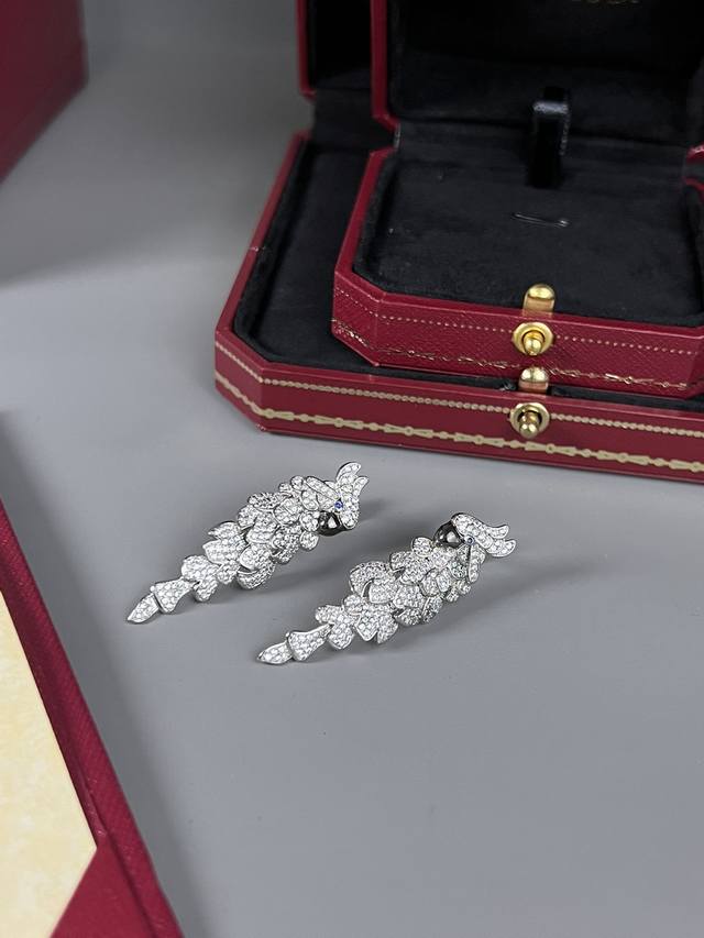 Cartier 卡地亚 鹦鹉耳钉，优雅个性美丽，卡地亚的爱情鸟是想表达出茫茫人海中遇到你是我这辈子最大的幸运
