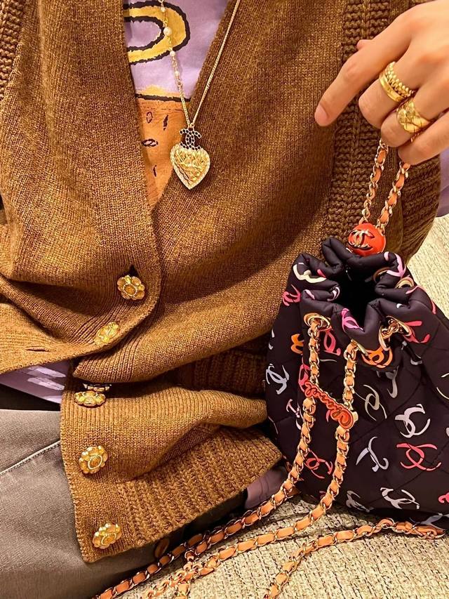 我们出品 Zp10140,认准真正购入Zp开发的！量大咨询客Fu 香奈儿大号黑色满钻双C菱格爱心项链 24A高级手工坊系列，最爱的Vintage遇到绝对不能错过