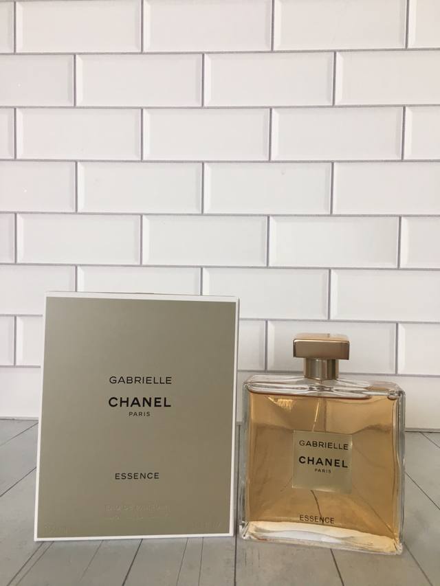 原单品质 Chanel嘉柏丽尔香水天性100Ml 天性 天性 前调：柑橘、苦橙叶、黑加仑 中调：茉莉、依兰、橙花、晚香玉 后调：檀香、麝香、香草』 感觉前调脂粉