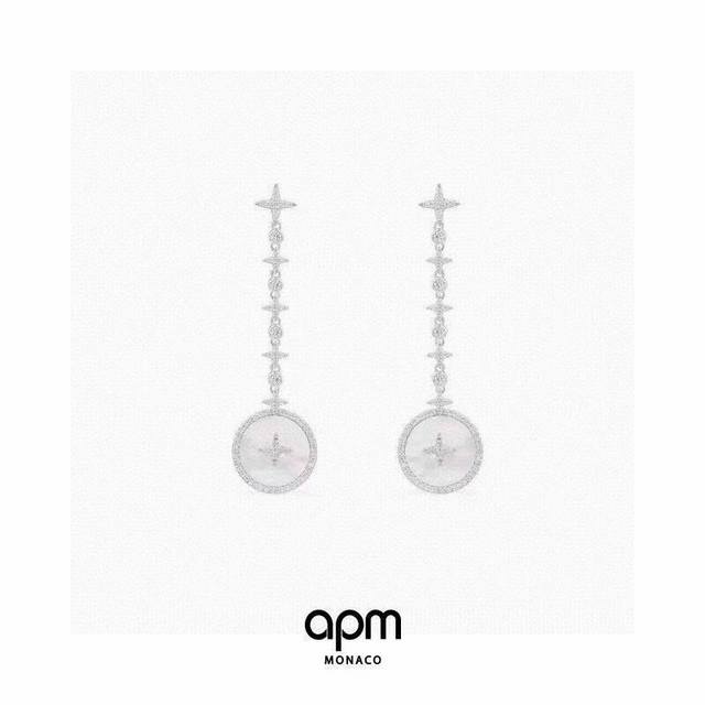 Apm Monaco垂坠耳环贝母耳环，手工微镶白色氧化锆石和白色珍珠贝母，这款是饰有珍珠贝母和白石的优雅耳环，他们将是你打造精致风格的优雅之选，产品亮点以雅致为