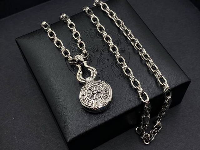 Chrome He Rts 克罗心马蹄Logo项链 与手工字母链条结合 精致特色朋克风格设计 复古十字架马蹄Logo挂坠潮爆了工艺细腻