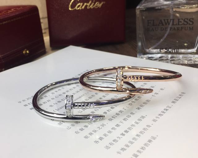 Cartier 卡地亚头尾镶钻钉子手镯Juste Un Clou系列独具创意～大胆而现代个性十足钉子设计 头尾饰以闪亮钻石....出口欧洲的老外订单....采用