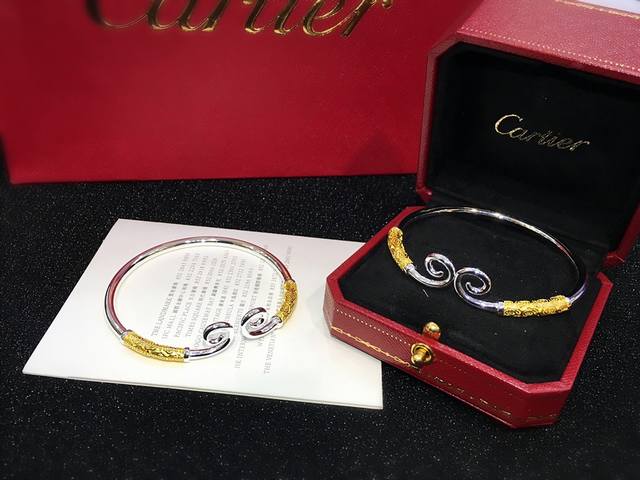 紧箍咒 之 大圣娶亲 ， 一生所爱 Love In Life活口设计实心镯子！中间为云纹黄色真空电镀保色防过敏！双色电镀、简洁大方[抱拳]只为精品配饰！ 采用铜