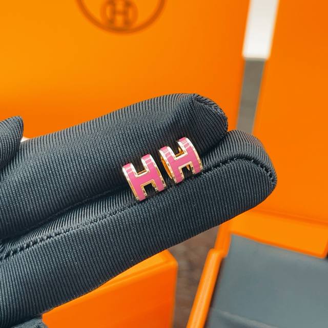 爱马仕He Mes最新款紫色H形迷你玫瑰金耳钉 一致Zp黄铜材质，非常的上镜设计很特别值得入手高级手工坊系列