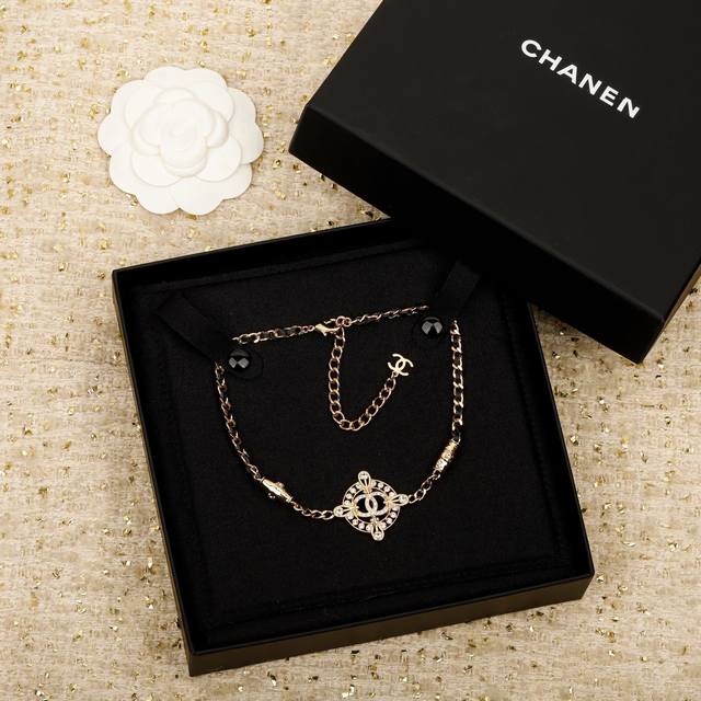 我们出品 小松菜奈同款，项链12900，量大咨询客Fu 香奈儿手工坊双Cchoker 多元素项链，基础入门款小巧精致，可可爱爱！全部施华洛世奇钻+分色电镀，巨巨