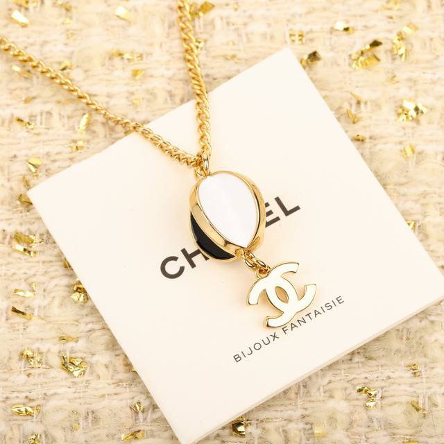 我们出品 Zp7540，量大咨询客Fu 香奈儿Ch Nel24S双C项链 每期必入的经典双C耳钉，一致Zp黄铜材质滴油工艺，上耳简约大气，超级百搭，经典永不过时