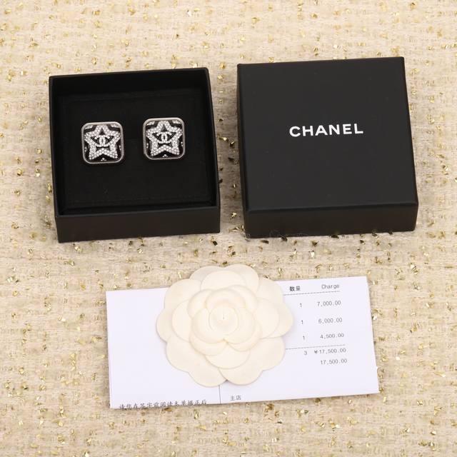 施华洛钻p 捷克钻p220 我们出品 刘诗诗同款，Z7000，量大咨询客Fu 香奈儿Ch Nel五角星双C耳钉 每期必入的经典双C耳钉，一致Zp 一共232粒钻