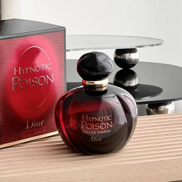 专柜品质 Dior 红毒浓香来了 Dior家的毒系列真的是风靡全球太久了，到现在几乎每天都有人来问还能否买到 听说红毒要停产 咱们这拿到最后一批货源！数量不多，