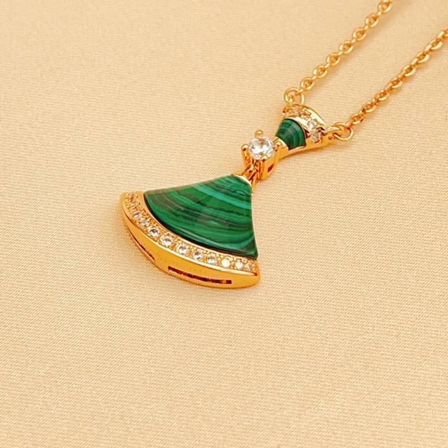 宝格丽Bvlgari最新款绿色扇子镶钻玫瑰金大号项链 一致Zp黄铜材质，非常的上镜设计很特别值得入手高级手工坊系列