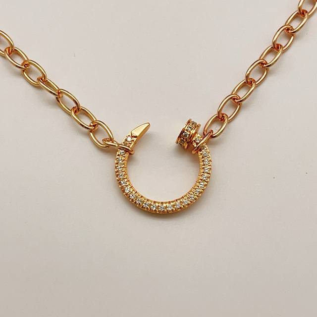 Cartie*最新款卡地亚玫瑰金镶钻钉子项链 一致Zp黄铜材质，非常的上镜设计很特别值得入手高级手工坊系列