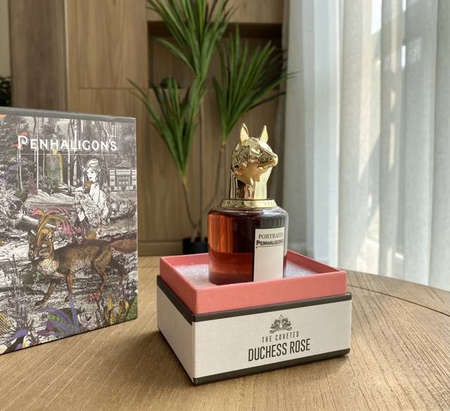 原单品质 狐狸实拍，最经典的香型！ 前调：柑橘 中调：玫瑰 后调：麝香木 如果要给狐狸对应一个星座，那非双子座莫属。多变，追求新鲜感，好奇心十足是双子的特性，而