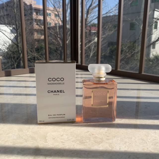 原单品质 大牌香水天花板 哪个女生不爱香水 让人从内心变得非常自信且散发强烈的气场，这就是香水的魔力 论女生要有多少瓶香水才够，答案应该是：永远没够！ 香水是女