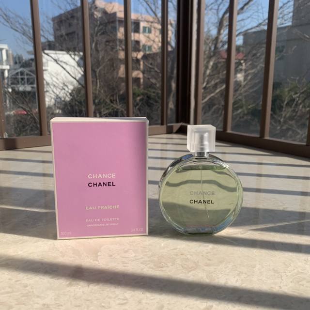 原单品质 大牌香水天花板 哪个女生不爱香水 让人从内心变得非常自信且散发强烈的气场，这就是香水的魔力 论女生要有多少瓶香水才够，答案应该是：永远没够！ 香水是女