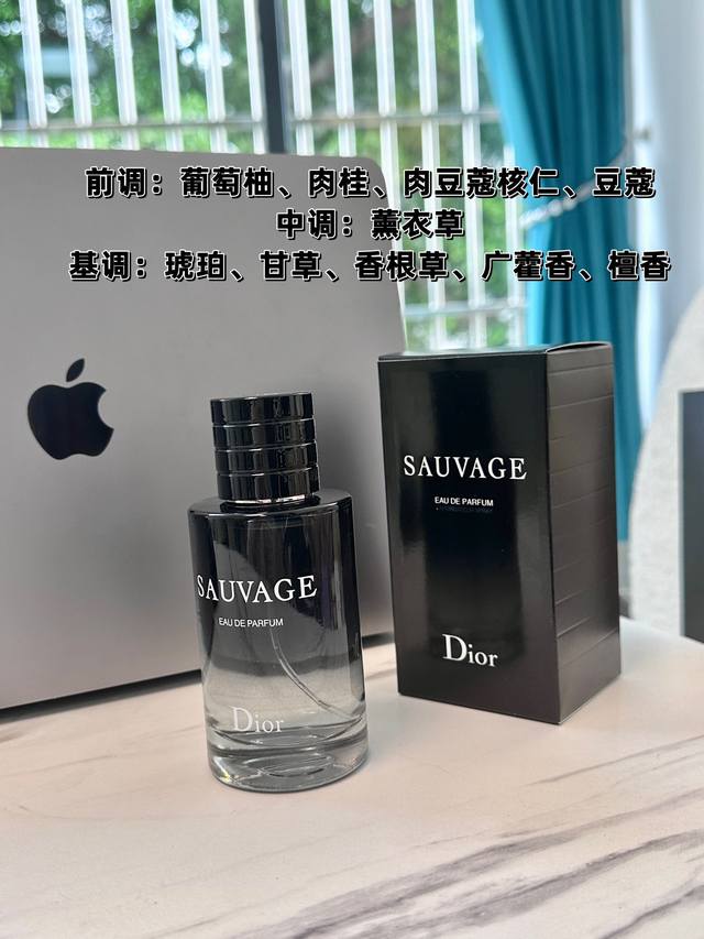 原单品质 款2旷野香水 Dio*首席调香师力作 极尽进发清新能量的男香。 推崇阳刚气息与自信风度 犹如大风天气的清新前奏 同时兼具原初自然与尊贵气息。 香水喷出